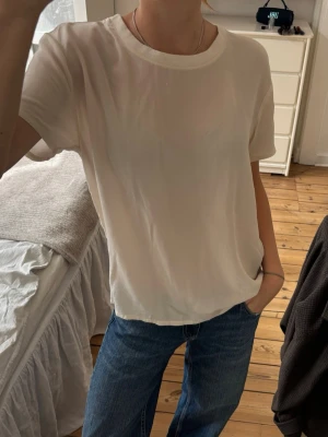 Silkestshirt - Så snygg T-shirt i 100% silke!