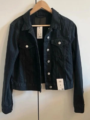 Denim jacka - Strl S. Nypris 400 kr