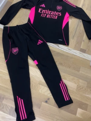 ARSENAL TRACKSUIT S - Jättefin skick 