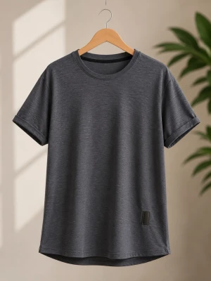 Grå T- Shirt med Snygga Ärmar  - Storlek: L, Material: 100 % Polyester, utmärkt skick!