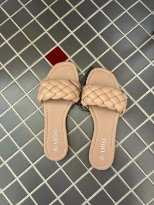 Supersnygga sandaler  - Snygga sandaler som jag bara har testat hemma i storlek 39