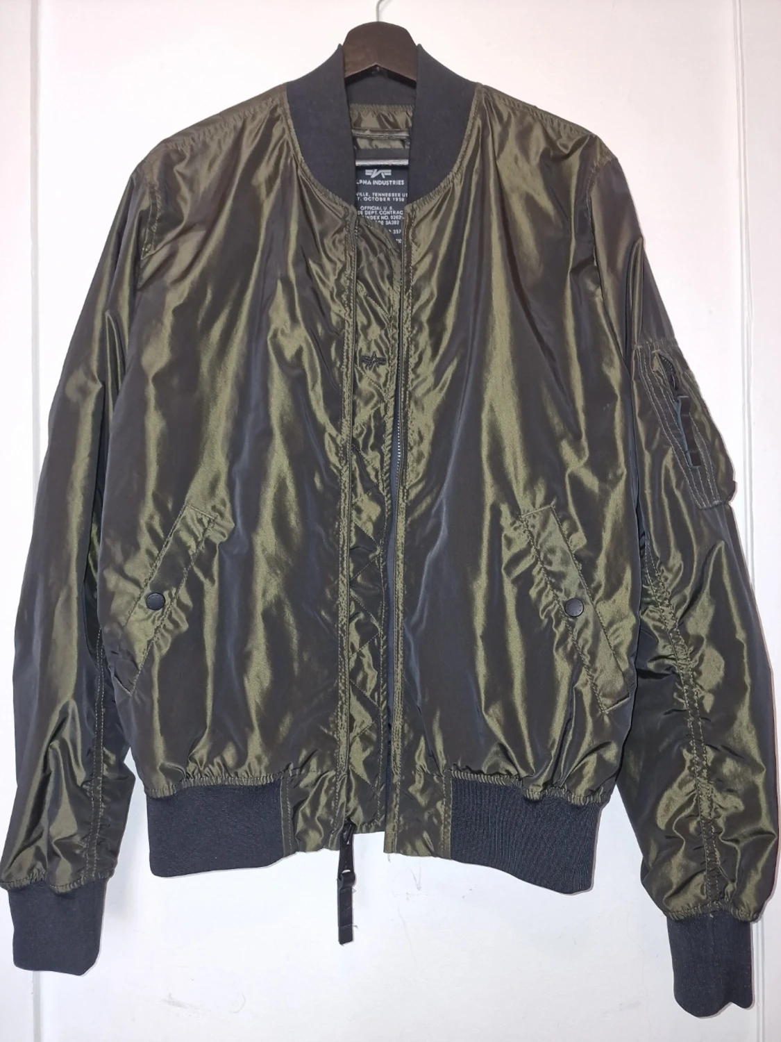 Olivgrön bomberjacka Alpha Industries - 1