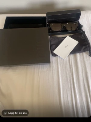 Chimi solglasögon  - Chimi Mülrad Tortoise. Detta var en limiterad kollektion och går inte att köpa längre. Blev slutsålda kort efter deras släpp. Köpta för 2000kr och har aldrig använt dessa. Helt nya.