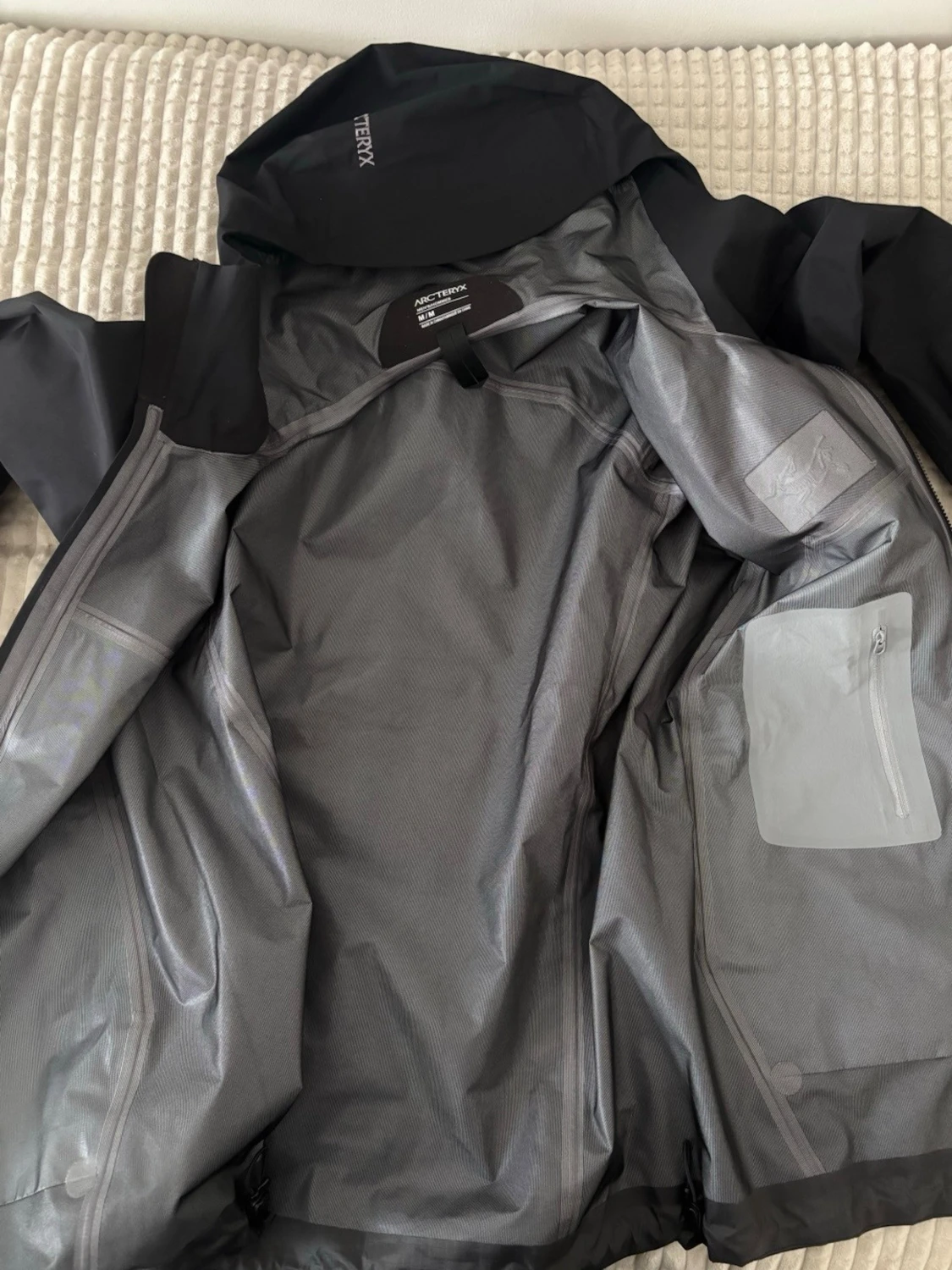 Svart regnjacka från Arc'teryx - 3