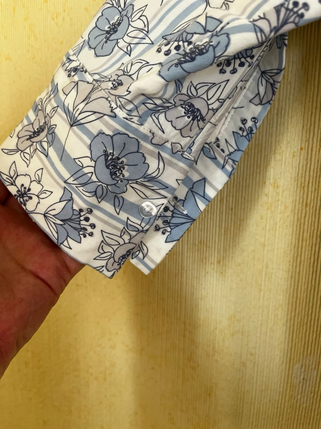 Blommig blus från Gabriella R - 2