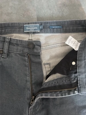 Dressman jeans  - Stl 32/30 nästan helt nya jeans 