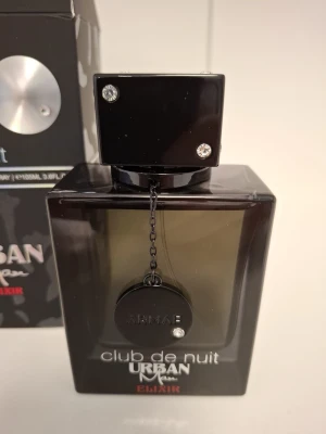 Armaf Club de Nuit Urban Man Elixir - Hej | Säljer en parfym från Armaf, Club de nuit Urban man Elixir | Den är endast testad | Parfymen luktar fruktigt och kryddigt, Perfekt för dig som gillar unika dofter!🤝