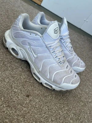 Nike tns - Säljer ett par Nike tns är använda men inga fel behövs ba lite tvätt o rena dem lite.