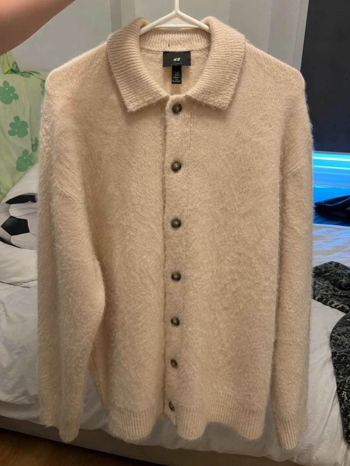 Beige stickad tröja  med knappar - 2