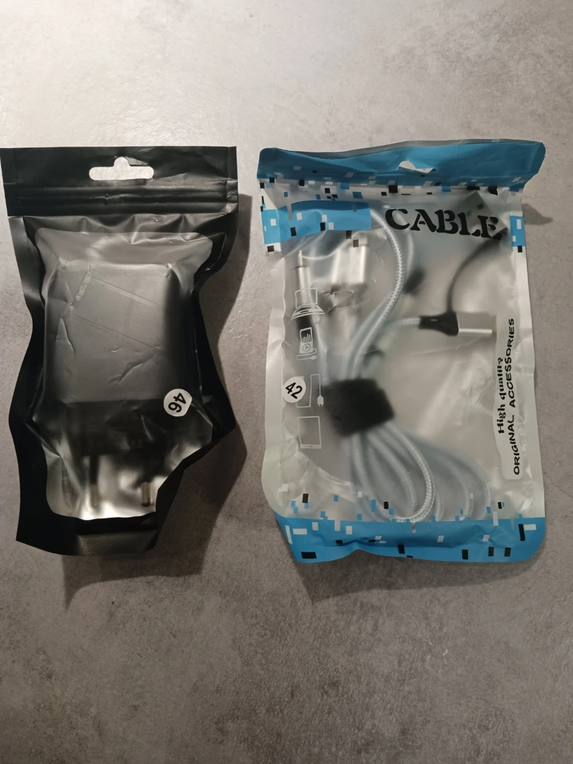Laddare med multikabel USB och adapter - 6