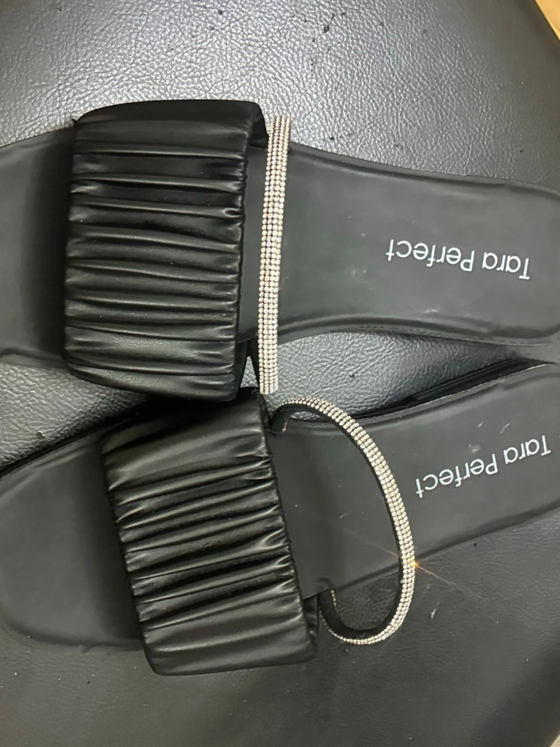 Svarta sandaler med strass från Tara Perfect - 1