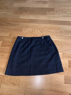 Kjol Banana Republic  - Kjol från Banana Republic i storlek 00 petite (40/90cm). Mycket bra skick!