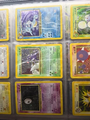 Pokémonkort vintage - Gamla holo Pokémon från de första eran av Pokémon. 