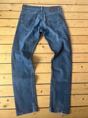 Vintage Levis 508 - Snygga vintage Levis 508 jeans i storlek 29/32. Jeansen har en snygg wash i blå färg och är i mycket gott skick. Skriv vid eventuella funderingar😁  Fraktar inom 1-2 dagar  