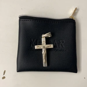 Kejsar kors - Hej, säljer ett äkta silver kejsar kors som är köpt från kejsar.se för 1799. Korset är svårt att få tag på och ofta slutsålt. Säljer för 1300. 