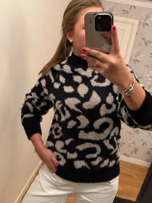 Stickad polotröja - Superfin stickad polotröja från Vila!!☺️☺️