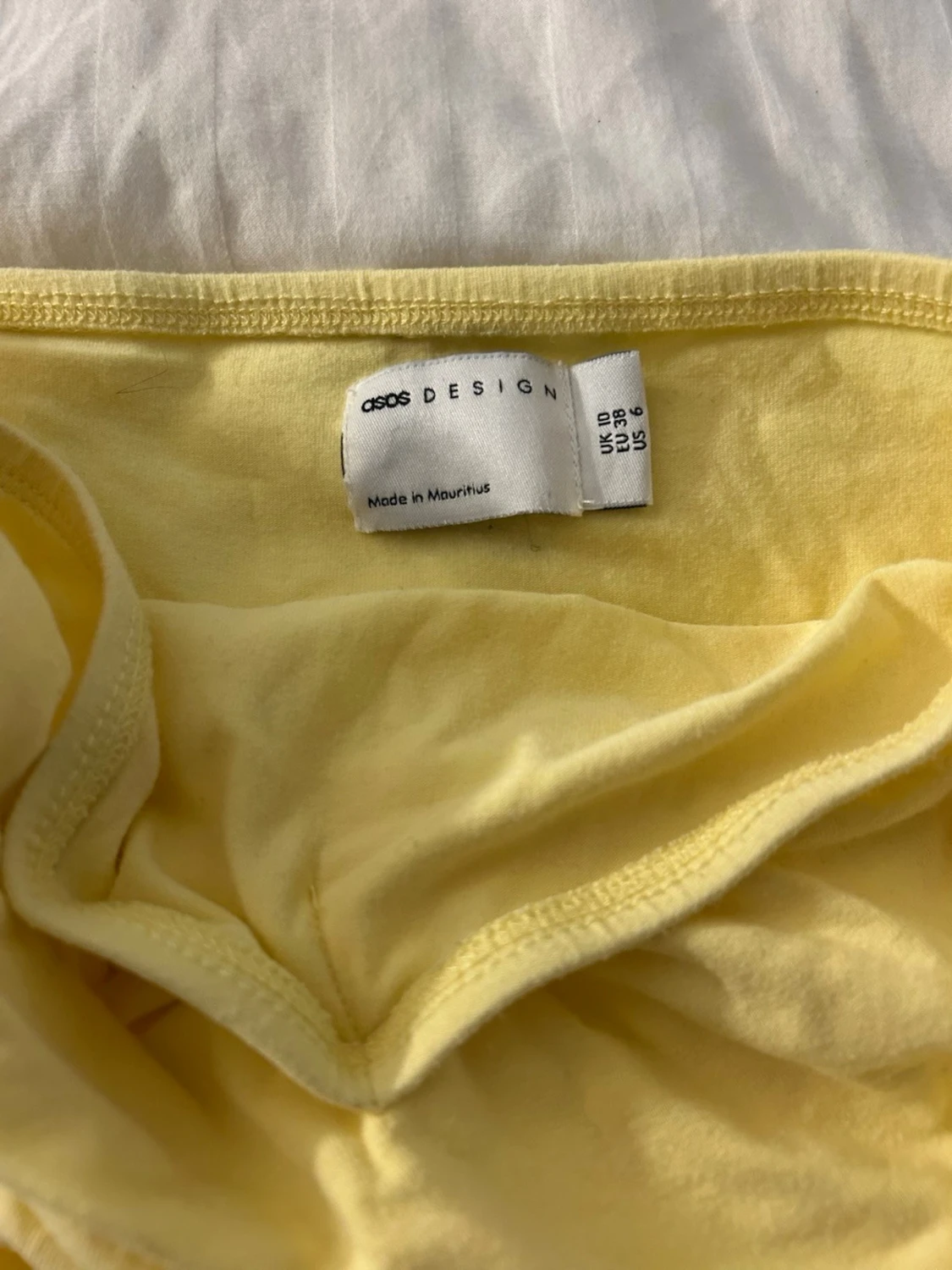 Gul långklänning från ASOS DESIGN - 1