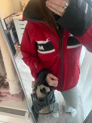 Helly Hansen jacka - Säljer då jag köpt en annan💕 skriv vid minsta fundering