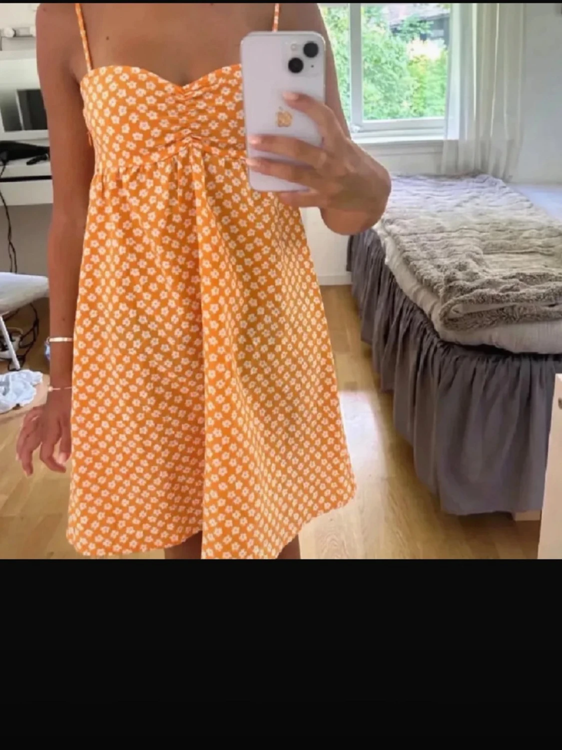 Orange  blommig kort sommarklänning