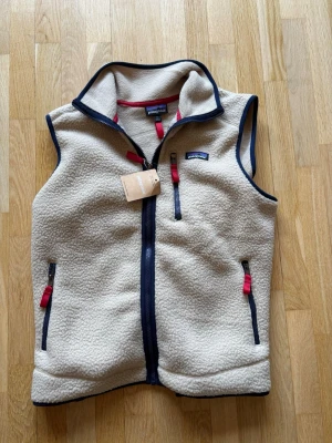 Patagonia väst - Helt ny och oanvänd, säljes då den ej passade mig.