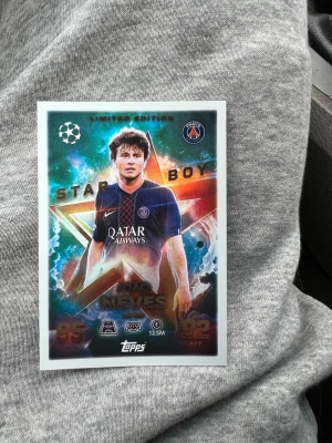 Topps Match Attax PSG samlarkort - Fint kort, välbehandlat 