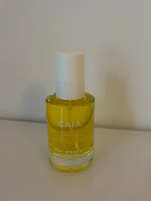 Ny! CAIA Silky Sensation Body Oil. Nypris 545:- - Helt ny! CAIA Silky Sensation Body Oil. Fanns i kalendern 2025.