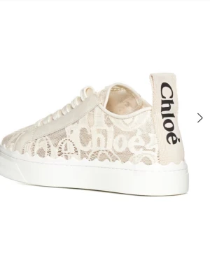 Chloé skor - Säljer mina Chloe skor för 3150kr, pris kan diskuteras, säljer för de är för små och köpt för ca 5500kr. Skriv för egna bilder💕