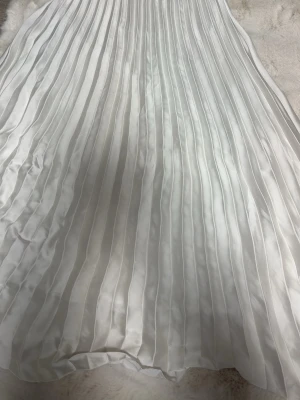 Kjol från zara - Säljer då den aldrig används, kjol från zara storlek s men passar mig som har xxs