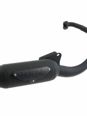 Svart avgassystem från Yasuni - Säljer ett svart avgassystem från Yasuni, tillverkat i metall med en matt finish. Designen är sportig och cylindrisk med en plåtbricka där Yasuni-loggan är ingraverad. Passar till moped eller scooter och ger ett snyggt och kraftfullt intryck.