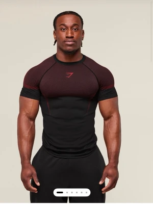 Gymshark onyx v5 (Oöppnad) - Helt ny oöppnad vinröd/svart gymsark onyx v5 