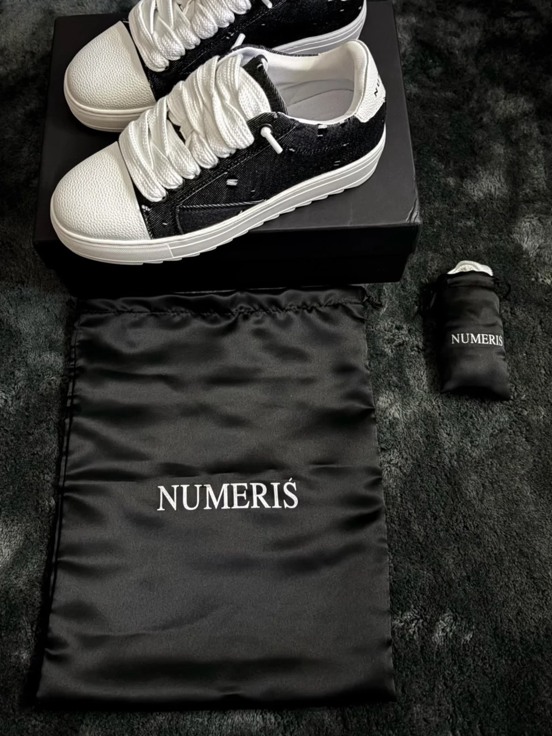 Numeris Sneakers
