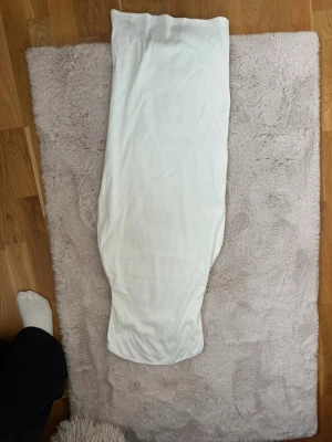 Vit långklänning i mjukt tyg - Aldrig använd helt ny