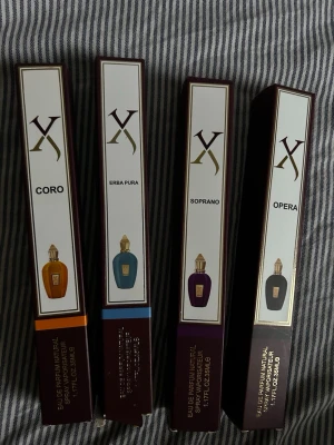  parfymset  - Fyra parfymer som innehåller dofterna, Coro, Erba Pura, Soprano och Opera. Otroligt fräscha parfymer som jag fått flera komplimanger av. Funkar alla årstider. Snyggt paketerat😊 300kr styck och säljer paketpris för 1000