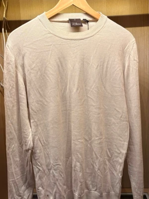 Oscar Jacobsson tröja - Mycket fin tröja från Oscar Jacobsson. Strl M. Inga defekter och den sitter true2size 🤝 Tveka inte på att höra av er 🙂 