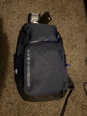 Nike Elite ryggsäck - Nike Elite ryggsäck Riktigt snygg och rymlig Helt ny och oanvänd  Skickas inom 48h 