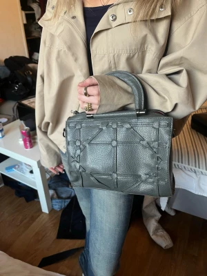 Grå handväska  - Grå handväska vintage 