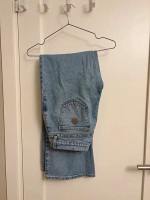 Low waist jeans från Abrand - Säljer dessa low waist flare/wide jeans ifrån Abrand💕☺️SKRIV FÖR FLER BILDER!