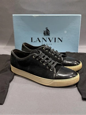 Lanvins - Storlek UK 10 vilket motsvarar 44-45, bra skick, box och dustbags ingår