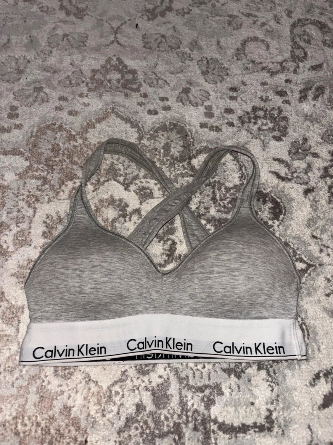 Grå sport-bh från Calvin Klein