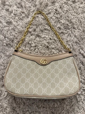 Gucci väska  - Säljer pga att den inte kommer till användning 