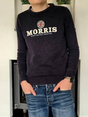 Morris tröja - Supersnygg Morris tröja i storlek Small, men skulle säga att det drar åt Mediumhållet. Lite svagt urtvättad men har fortfarande mycket kvar att ge! Skriv om du undrar något! 😄