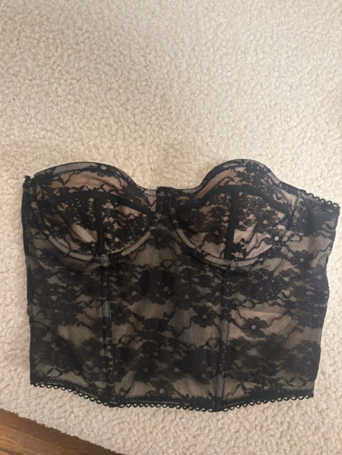 Svart spetsbody med bygel - 2