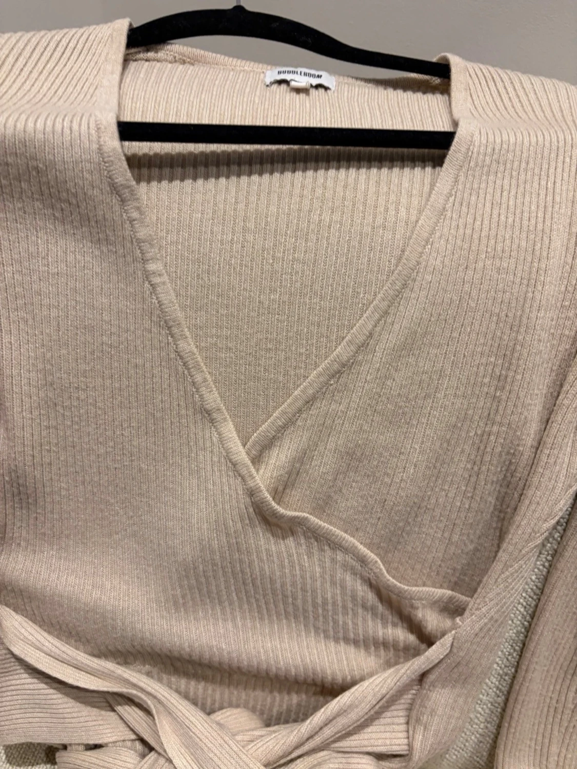 Beige omlottklänning från Bubbleroom - 1