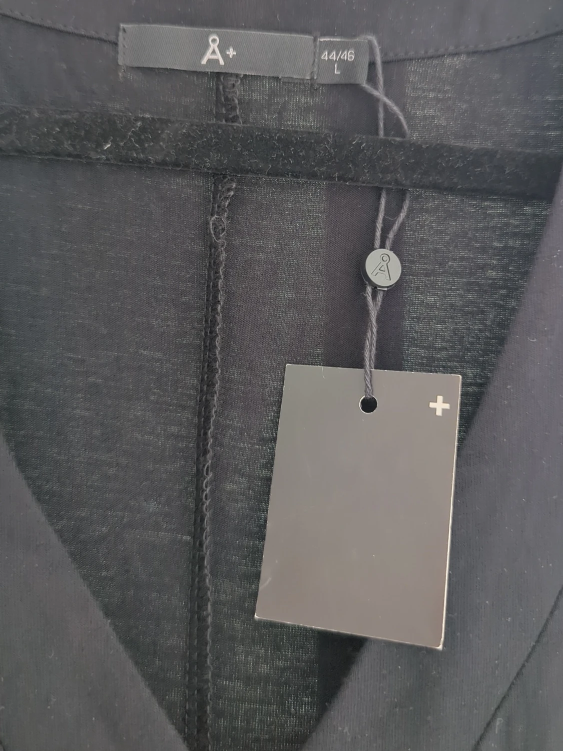 Svart v-ringad klänning från Å+ - 1