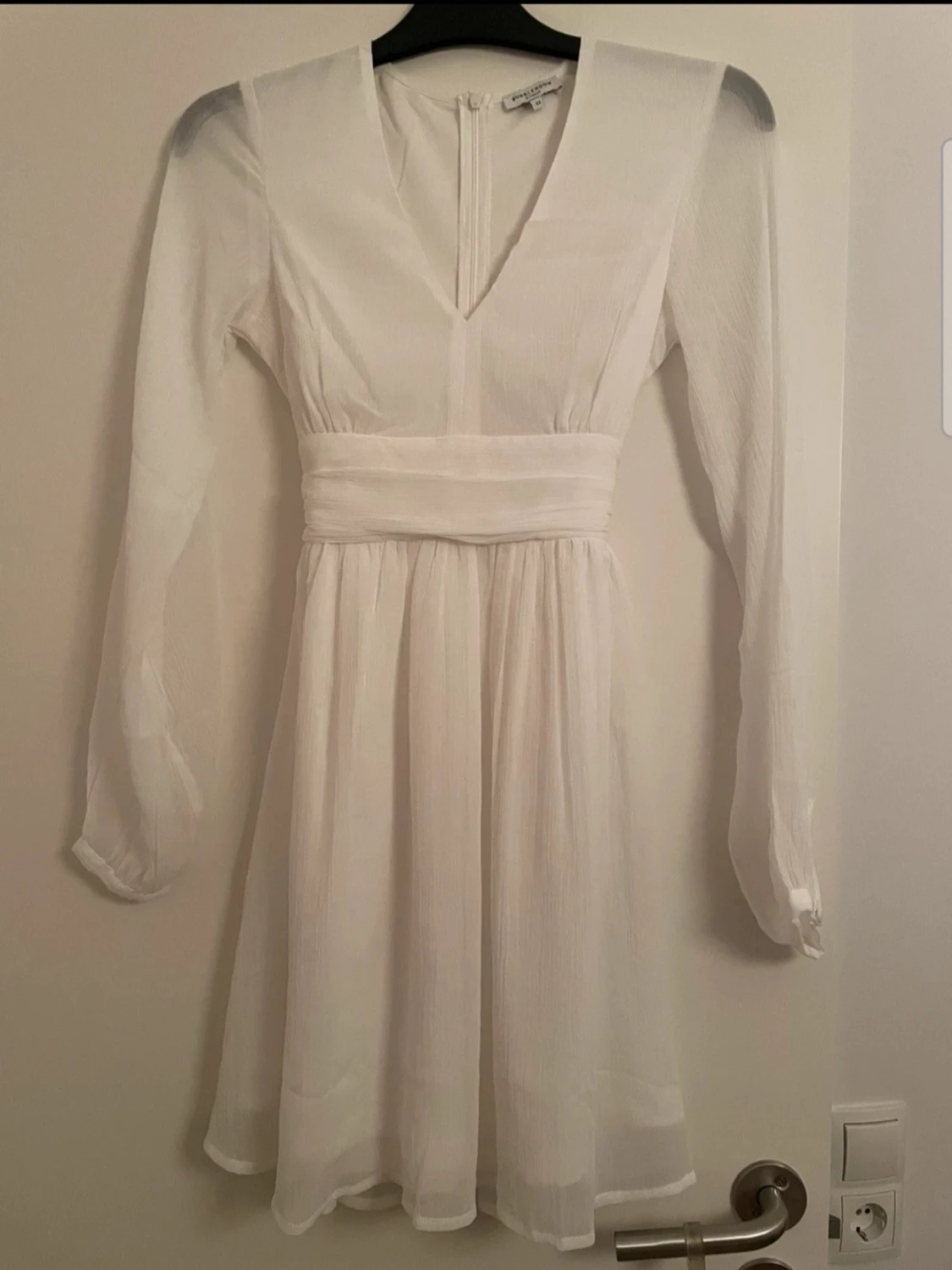 Vit omlottklänning med knytband