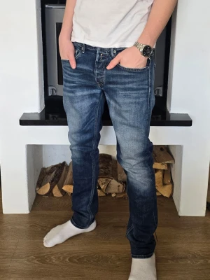 Replay jeans - Super feta Replay jeans med coola slitningar. Storlek W31/L32. Skriv om du undrar något. 👖