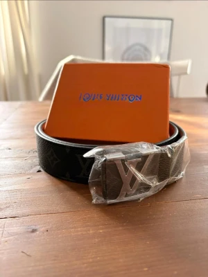 Loui bälte  - Loui bälte för fett pris. Skriv för frågor❤️