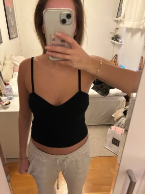 Svart ribbad linne - Från Zara 