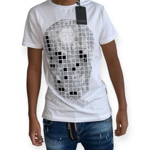 Philipp Plein T-shirt-vit,strl L - Helt ny. Fin replika med hög kvalitet. EU| L Normal i passform. Pris: 949kr. Först till kvarn. Skickas direkt inom 24h