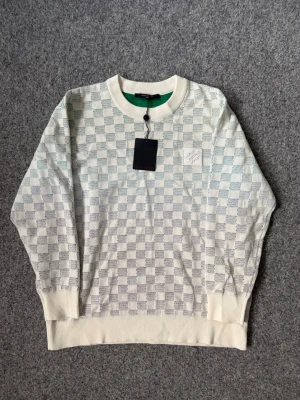 LLV White and baby blue sweater - Size M, true to size. More pics DM